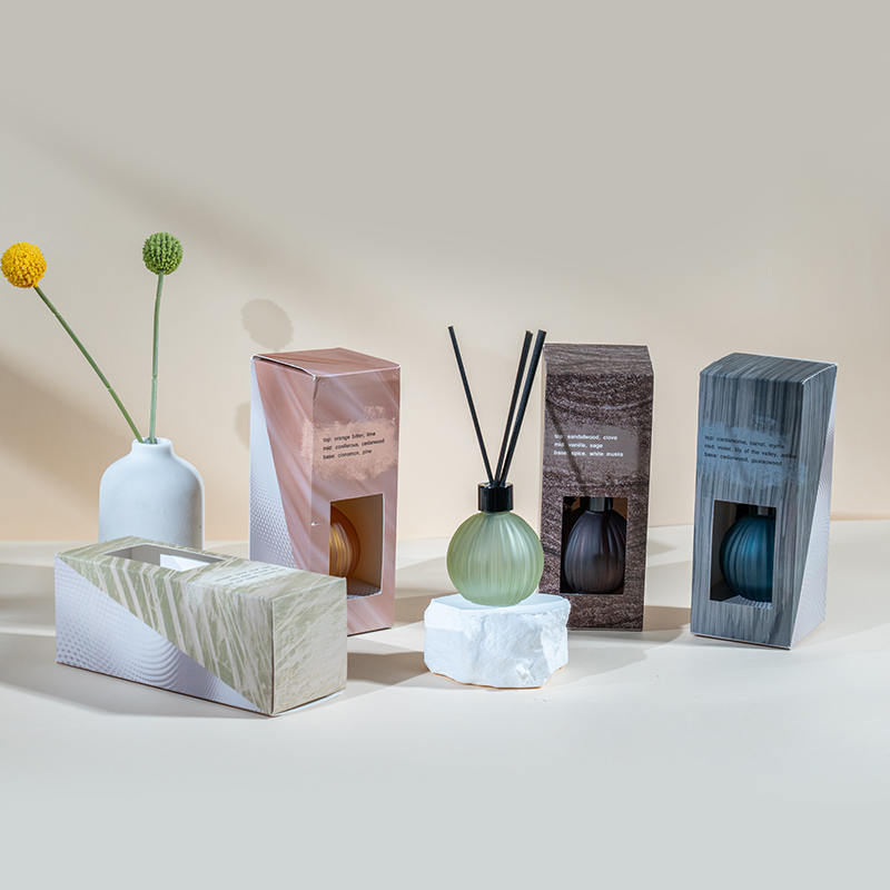 bulbus vitreus parvus cum striis verticalibus evaporans utrem calamum diffundentem odorem calamum diffundens fabricatorem