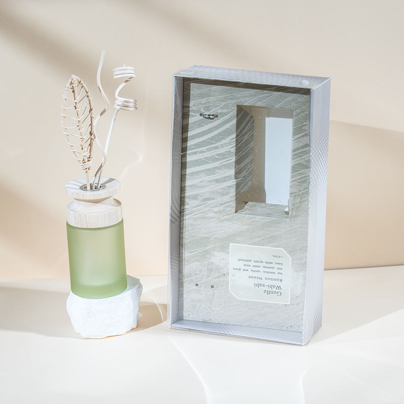 Lagena vitrea alta cylindrica arundineus diffundens cum ligneo-aroma diffundente venditore