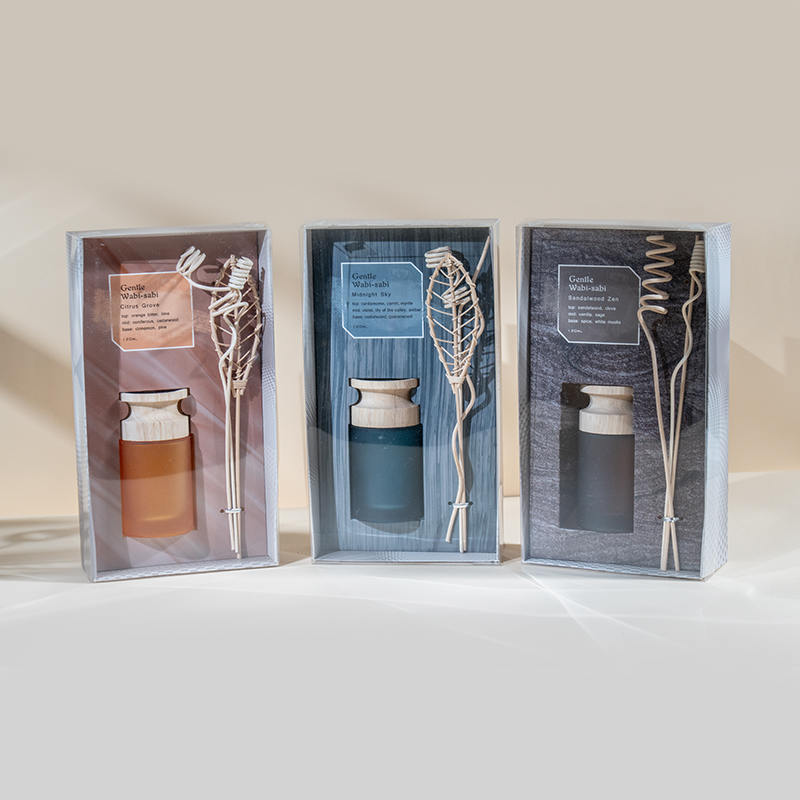 Lagena vitrea alta cylindrica arundineus diffundens cum ligneo-aroma diffundente venditore