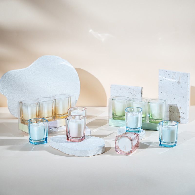 3pcs candelae quadratae cum gradiente colore positae