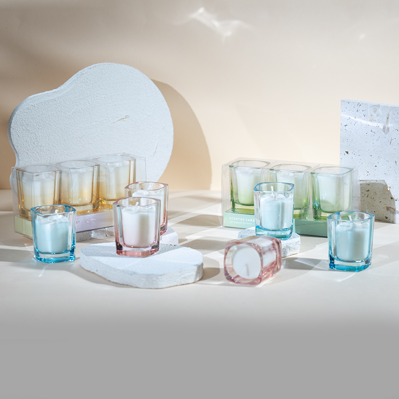 3pcs candelae quadratae cum gradiente colore positae