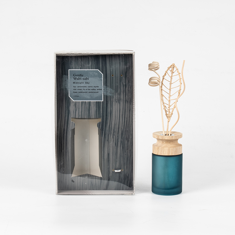 Lagena vitrea alta cylindrica arundineus diffundens cum ligneo-aroma diffundente venditore