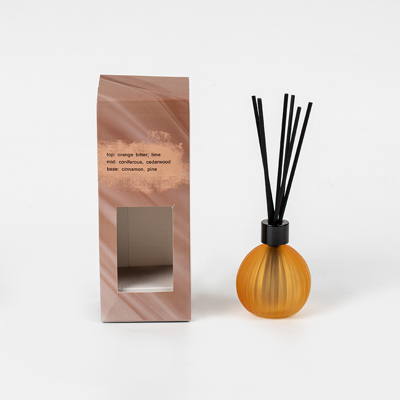 bulbus vitreus parvus cum striis verticalibus evaporans utrem calamum diffundentem odorem calamum diffundens fabricatorem