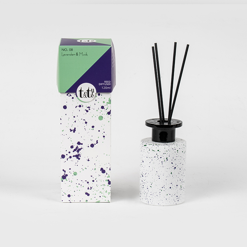 Classic circum alta vitrea calamus diffundens odorem officinam domi