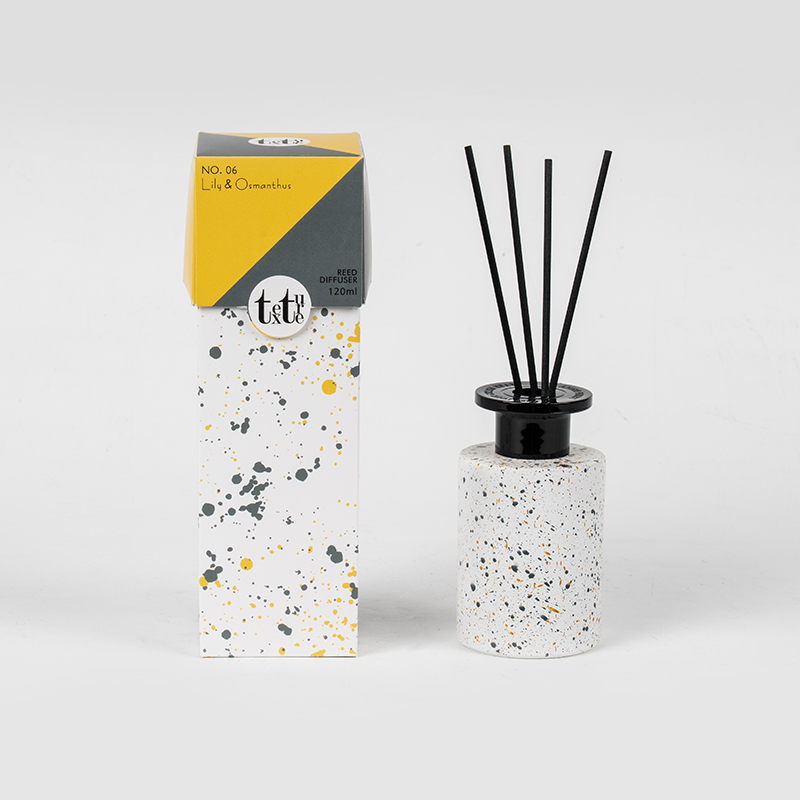 Classic circum alta vitrea calamus diffundens odorem officinam domi