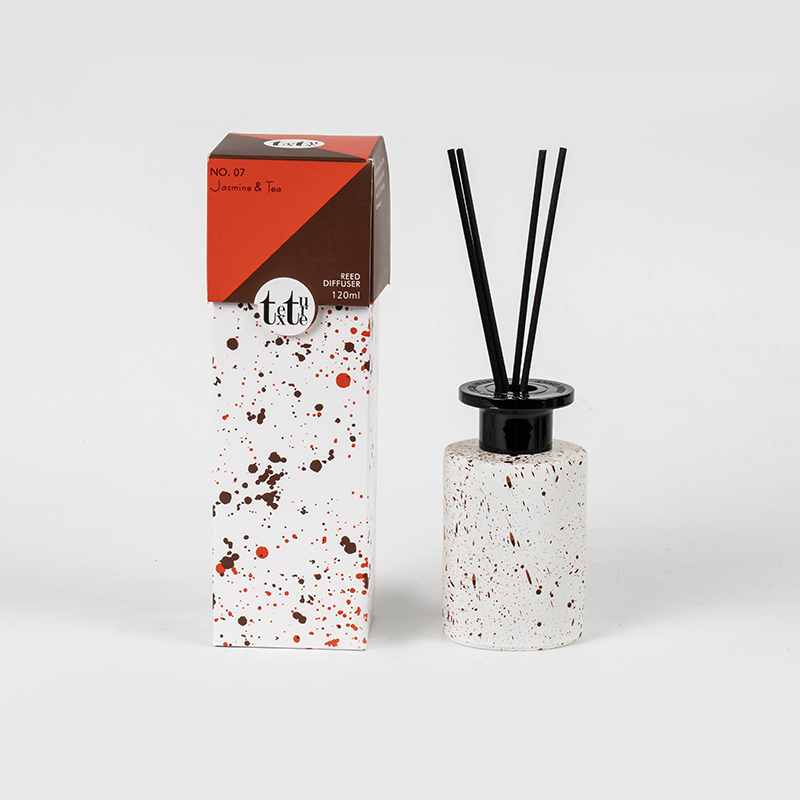 Classic circum alta vitrea calamus diffundens odorem officinam domi