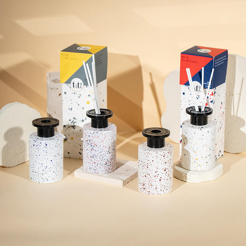 Classic circum alta vitrea calamus diffundens odorem officinam domi